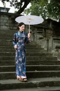 Elegant Traditional Ao Dai Beauty: Capturing Asian Grace in Golden Hour Light.-12