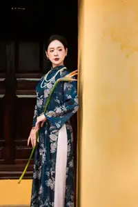 Elegant Traditional Ao Dai Beauty: Capturing Asian Grace in Golden Hour Light.-5