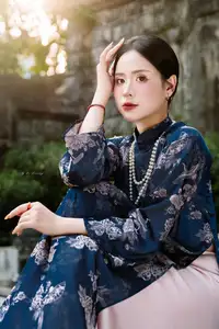 Elegant Traditional Ao Dai Beauty: Capturing Asian Grace in Golden Hour Light.-15