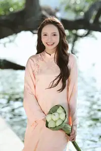 Elegant Vietnamese Beauty in Ao Dai by the Lake  A Glimpse of Hanoi's Serene Charm 1000025296-15