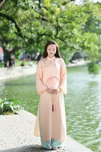 Elegant Vietnamese Beauty in Ao Dai by the Lake  A Glimpse of Hanoi's Serene Charm 1000025296-8