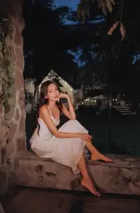 Runner-up Thao Nhi Le's Dazzling Year-End Festival Fashion: An Irresistible Look.-7