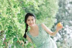 Elegant Summer Aesthetic Portrait Series: Art Language Vol.9364 featuring Model Bu Yao Zhang Rou in a Sweet Mint Breeze Setting-19