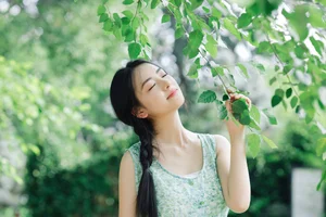 Elegant Summer Aesthetic Portrait Series: Art Language Vol.9364 featuring Model Bu Yao Zhang Rou in a Sweet Mint Breeze Setting-15