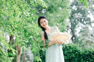 Elegant Summer Aesthetic Portrait Series: Art Language Vol.9364 featuring Model Bu Yao Zhang Rou in a Sweet Mint Breeze Setting-14