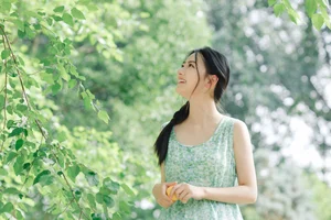Elegant Summer Aesthetic Portrait Series: Art Language Vol.9364 featuring Model Bu Yao Zhang Rou in a Sweet Mint Breeze Setting-8