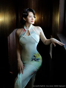 Elegant Modern Cheongsam Fashion and Oriental Aesthetic Photography: XiuRen No.10749 Featuring the Graceful Lilyanna-12