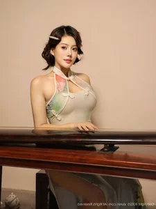 Elegant Modern Cheongsam Fashion and Oriental Aesthetic Photography: XiuRen No.10749 Featuring the Graceful Lilyanna-17