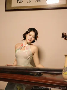 Elegant Modern Cheongsam Fashion and Oriental Aesthetic Photography: XiuRen No.10749 Featuring the Graceful Lilyanna-21