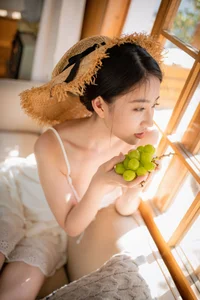 Eternal Summer: Capturing Nian Nian’s Radiant Aesthetic in Summer Story Photo Series-4