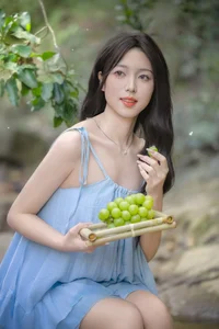 Early Summer Aesthetic: YiTuYu Art Language Vol.9277 Featuring Model Qi Qi in Lush Emerald Nature Photography-7