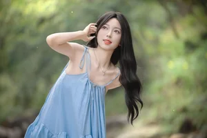 Early Summer Aesthetic: YiTuYu Art Language Vol.9277 Featuring Model Qi Qi in Lush Emerald Nature Photography-12