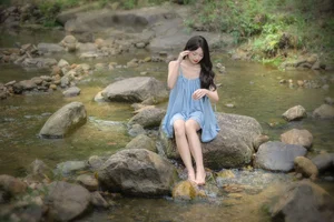 Early Summer Aesthetic: YiTuYu Art Language Vol.9277 Featuring Model Qi Qi in Lush Emerald Nature Photography-4