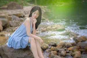 Early Summer Aesthetic: YiTuYu Art Language Vol.9277 Featuring Model Qi Qi in Lush Emerald Nature Photography-20