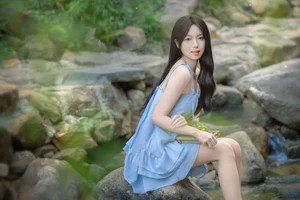 Early Summer Aesthetic: YiTuYu Art Language Vol.9277 Featuring Model Qi Qi in Lush Emerald Nature Photography-2