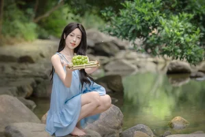 Early Summer Aesthetic: YiTuYu Art Language Vol.9277 Featuring Model Qi Qi in Lush Emerald Nature Photography-21