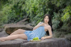 Early Summer Aesthetic: YiTuYu Art Language Vol.9277 Featuring Model Qi Qi in Lush Emerald Nature Photography-1