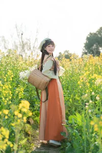 Lạc Bước Giữa Đồng Hoa Cải Vàng Cùng Nàng Thơ Xia Yu Xiao Nian-15