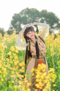 Lạc Bước Giữa Đồng Hoa Cải Vàng Cùng Nàng Thơ Xia Yu Xiao Nian-21