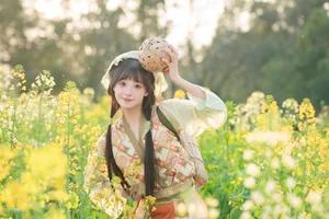 Lạc Bước Giữa Đồng Hoa Cải Vàng Cùng Nàng Thơ Xia Yu Xiao Nian-27