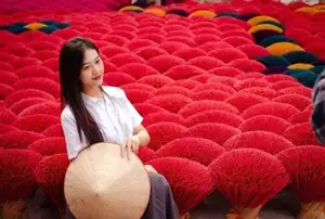 Discover Quang Phu Cau Incense Village: Vibrant Red Hue Draws Tourists Near Hanoi-9