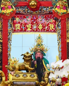 Exploring the 130-Year-Old Chùa Ông: A Cultural Gem in Can Tho, Vietnam with Mesmerizing Eternal Incense Coils-3