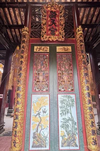 Exploring the 130-Year-Old Chùa Ông: A Cultural Gem in Can Tho, Vietnam with Mesmerizing Eternal Incense Coils-5