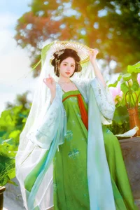 Xiao Du Tong Xue: Elegant Sunset Creek Portrait Series from YiTuYu Art Language Vol.9376 - Aesthetic Outdoor Lifestyle Photography-9