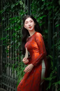 VGU No.109: Admire the Graceful Vietnamese Ao Dai Amidst a Sea of Vibrant Flowers-1
