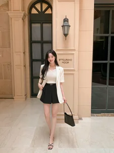 Lunar New Year 2026 Fashion: 4 Short Style Essentials to Look Taller and Younger Instantly-6