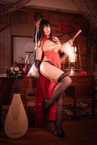 The Captivating Elegance of Coser Zyra  as Taihou-8