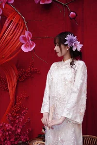 Elegant Vietnamese Woman in Traditional White Ao Dai - Timeless Cultural Fashion and Portrait Photography Inspiration-7