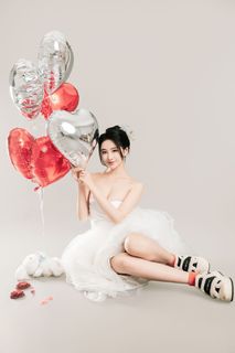 Coser Nnian LOVE Valentine's Special: Enchanting White Dress & Heart Balloons Photoshoot-23