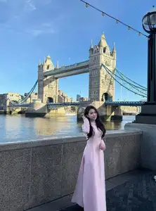 Elegant Pink Ao Dai at London's Tower Bridge: A Cultural Fusion-3