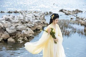 Ethereal Grace of Wan Jiang Ting in YiTuYu Art Language Vol.8851 by the Lake-1