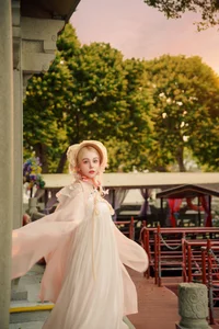 East Meets West: Russian Beauty Zhu Li Ya’s Ethereal Debut in Traditional Hanfu Elegance-9