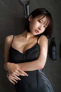 Enchanting Elegance and Intimacy: Ken Yan in In Secret-3