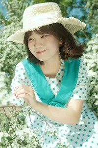 Elegant Spring Portrait Photography: Yang Zi in Art Language Vol.9105 – A Floral Aesthetic Journey of Light and Nature-0