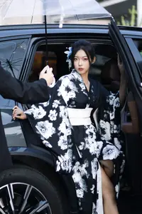 YiTuYu Vol.8764: Discover the Elegant Beauty of Qi Miao in a Private Space-10