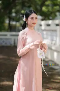 Timeless Beauty: Elegant Vietnamese Girl in Graceful Pink Ao Dai 1000024694-6
