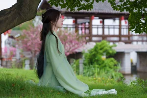 Ethereal Emerald Dreams: Exploring the Fluid Artistry of Ao Xiang Jo Shi’s Latest Portrait Series-7