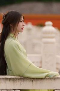 Ethereal Emerald Dreams: Exploring the Fluid Artistry of Ao Xiang Jo Shi’s Latest Portrait Series-11