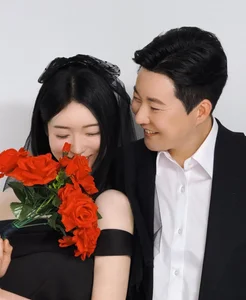 Korean Actress Kim Yu-ji's Romantic Valentine's Day Wedding: Elegant Bridal Style and Celebrity Marriage News-2