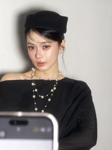 Do Yen Dan Radiates Sophistication in a Stunning Purple Silk Gown-7