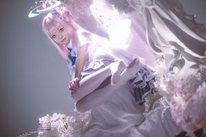 Portrays Mika Misono Blue Archive: Angelic Cosplay Beauty-4