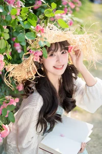 Sunkissed Serenity: Xia Yu Xiao Nian’s Artistic Summer Escape-2