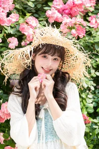 Sunkissed Serenity: Xia Yu Xiao Nian’s Artistic Summer Escape-25