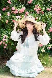 Sunkissed Serenity: Xia Yu Xiao Nian’s Artistic Summer Escape-19