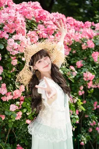 Sunkissed Serenity: Xia Yu Xiao Nian’s Artistic Summer Escape-21