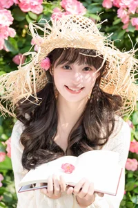 Sunkissed Serenity: Xia Yu Xiao Nian’s Artistic Summer Escape-11